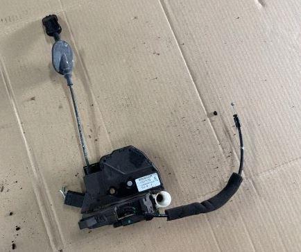 Renault Fluence sedan 1.5 DCI diesel AT 81 kW 2011  Zámok dverí predný ľavý 805030020R