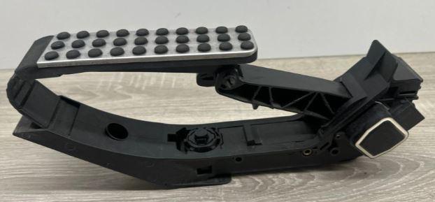 Mercedes S W221 2005-2013 sedan 5.5 V8 petrol AT 285 kW 2008  Potenciometer plynového pedálu A2203000104