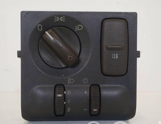 Volvo V40 I 1995-2004 combi 2.0 T petrol MT 118 kW 1998  Prepínač svetiel 30858499