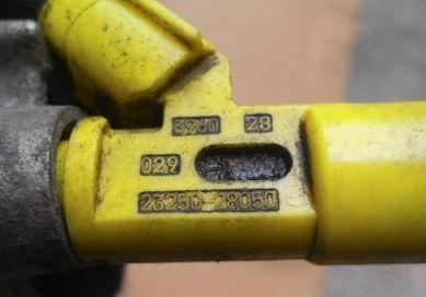 Toyota Rav4 II 2000-2005 hatchback 2.0 VVTI petrol MT 110 kW 2001  Vstrekovacia lišta 23250-28050