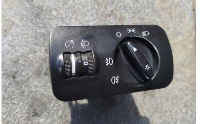 Seat Toledo II 1998-2004 sedan 1.9 TDI diesel MT 81 kW 2003  Prepínač svetiel 1M1941531E