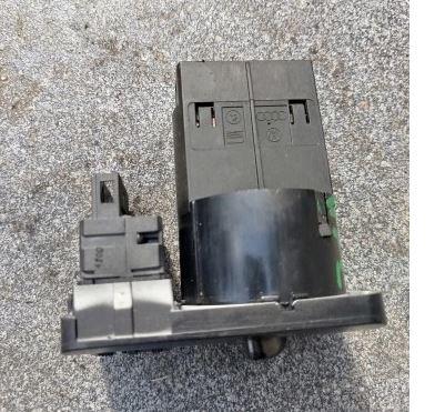 Seat Toledo II 1998-2004 sedan 1.9 TDI diesel MT 81 kW 2003  Prepínač svetiel 1M1941531E