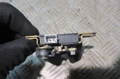 Seat Cordoba II 6L 2002-2008 sedan 1.4 16v petrol MT 55 kW 2003  Zámok zadnej kapoty 6L5827505