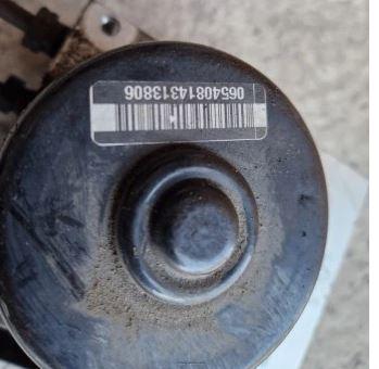 Volvo V70 II 1999-2007 combi 2.4 petrol AT 125 kW 2000  Pumpa ABS 9496945