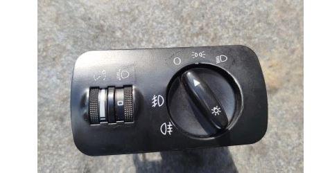 Seat Toledo II 1998-2004 sedan 1.9 TDI diesel MT 81 kW 2003  Prepínač svetiel 1M1941531E