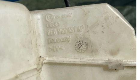 Audi A4 B7 2004-2008 combi 3.0 TDI diesel AT 171 kW 2006  Nádržka ostrekovačov 8E0955451AR 8E0955451AP