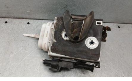 Audi A4 B5 1994-2001 sedan 1.8 20v petrol AT 92 kW 1999  Zámok dverí predný ľavý 132579z