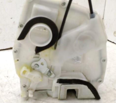 Suzuki SX4 S-Cross 2013-2021 hatchback 1.4 T petrol MT 103 kW 2019  Zámok dverí predný pravý 8230161MA1