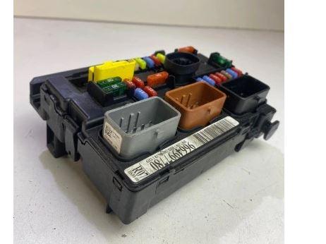 Peugeot 207 hatchback 1.4 petrol MT 54 kW 2008  Poistková skrinka 9664997780 R07