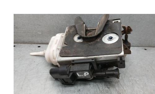 Audi A4 B5 1994-2001 sedan 1.8 20v petrol AT 92 kW 1999  Zámok dverí predný ľavý 132579z