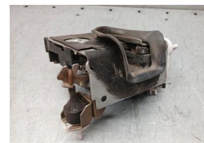 Audi A4 B5 1994-2001 sedan 1.8 20v petrol AT 92 kW 1999  Zámok dverí predný ľavý 132579z