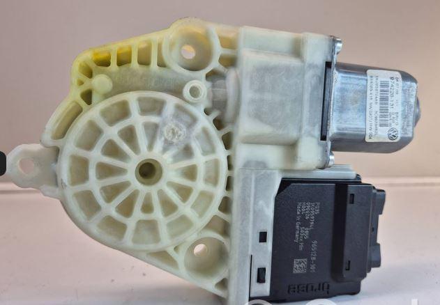 Volkswagen Passat B6 2005-2010 sedan 1.8 TSI petrol MT 118 kW 2008  Motorček okien zadný pravý 1K0959794L 965128101