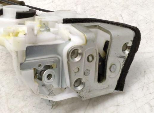 Suzuki SX4 S-Cross 2013-2021 hatchback 1.4 T petrol MT 103 kW 2019  Zámok dverí predný pravý 8230161MA1