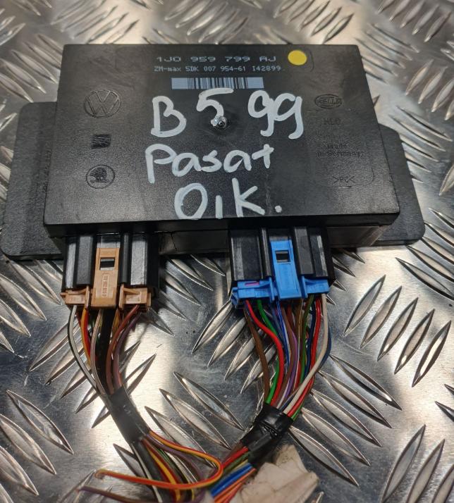 Volkswagen Passat B5 1995-2005 combi 1.9 TDI diesel MT 81 kW 1999  Modul komfortu 1J0959799AJ