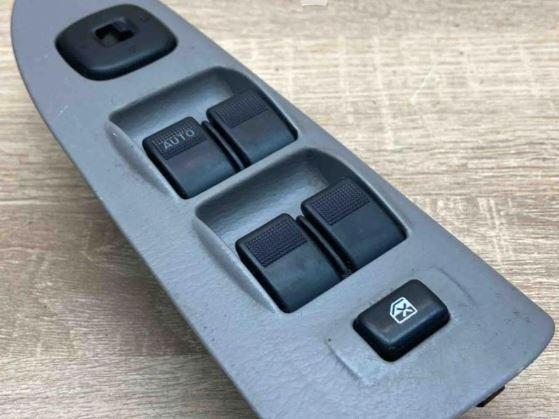 Mazda Premacy hatchback 2.0 TD diesel 66 kW 2000  Prepínač ovládania okna predný ľavý CB0866350A C8HD135