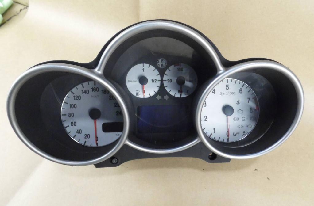 Alfa Romeo 147 hatchback 1.6 16v petrol MT 88 kW 2002  Prístrojová doska 735290189