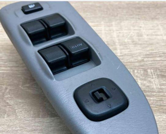 Mazda Premacy hatchback 2.0 TD diesel 66 kW 2000  Prepínač ovládania okna predný ľavý CB0866350A C8HD135