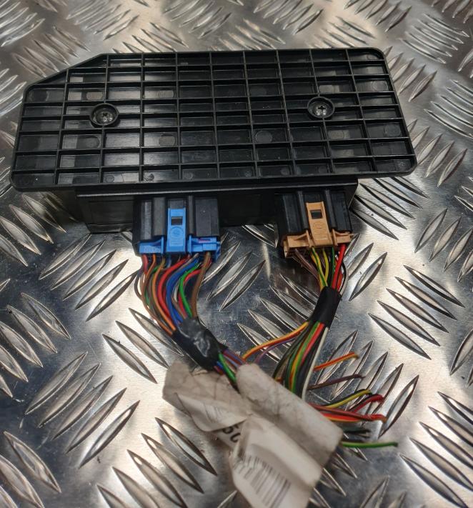 Volkswagen Passat B5 1995-2005 combi 1.9 TDI diesel MT 81 kW 1999  Modul komfortu 1J0959799AJ