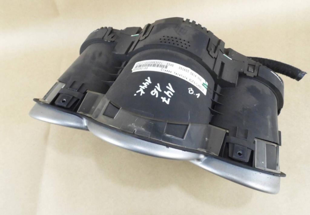 Alfa Romeo 147 hatchback 1.6 16v petrol MT 88 kW 2002  Prístrojová doska 735290189