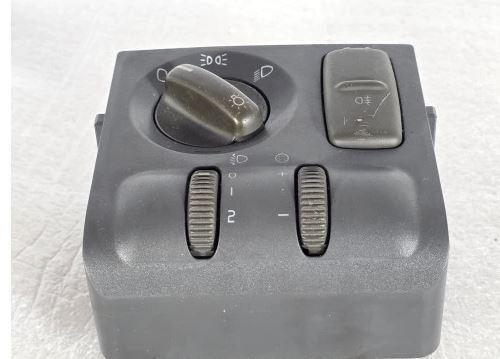 Volvo V40 I 1995-2004 combi 1.8 16v petrol MT 84 kW 1999  Prepínač svetiel 30818135 30818136 30818137