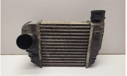 Audi A6 C6 2004-2011 sedan 2.7 TDI diesel MT 132 kW 2007  Intercooler (chladič nasávaného vzduchu) 4F0145805T