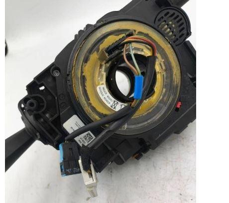 Peugeot 508 2010-2018 sedan 2.0 HDI diesel MT 103 kW 2011  Prepínacie páčky pod volantom 98000241XT