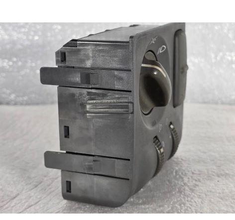 Volvo V40 I 1995-2004 combi 1.8 16v petrol MT 84 kW 1999  Prepínač svetiel 30818135 30818136 30818137