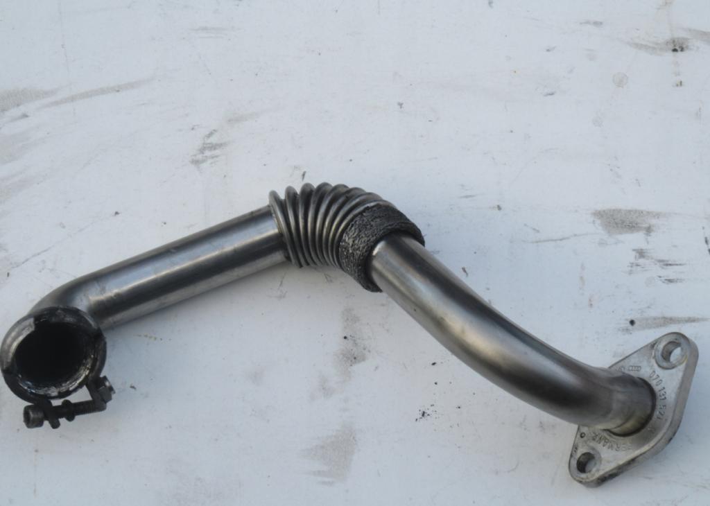 Volkswagen Transporter T5 2003-2015 hatchback 2.5 TDI diesel Rúrka turbodúchadla 070131521N