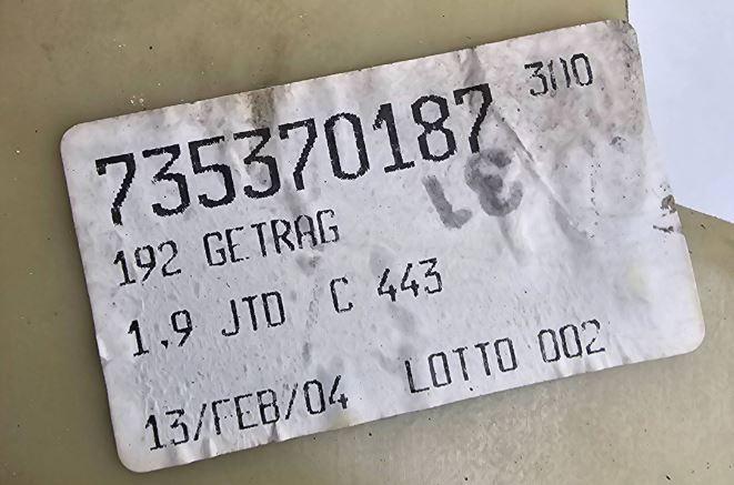 Fiat Stilo hatchback 1.9 JTD diesel MT 85 kW 2002  Rýchlostná páka (kulisa) 735370187 L0TT0002 19JTDC443