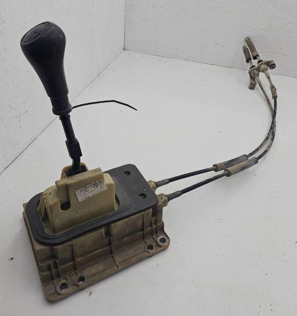 Fiat Stilo hatchback 1.9 JTD diesel MT 85 kW 2002  Rýchlostná páka (kulisa) 735370187 L0TT0002 19JTDC443