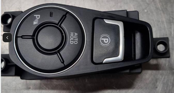 Hyundai I40 sedan 1.7 CRDI diesel MT 85 kW 2012  Prepínač 937663Z040 39R2H71000 20111118