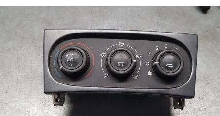 -- Znacka vozidla --    Panel kúrenia/klimatizácie 524851189