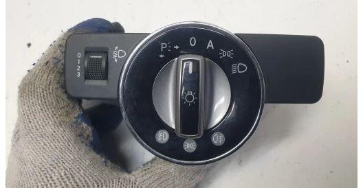 Mercedes C W204 2007-2014 sedan 2.2 CDI diesel AT 125 kW 2007  Prepínač svetiel A2045451804