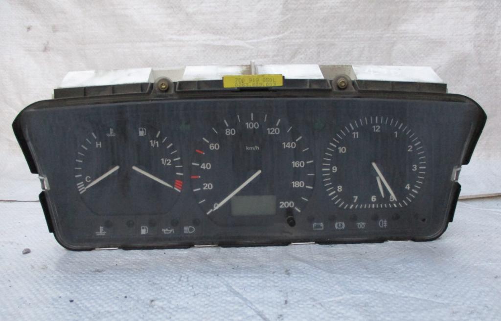 Volkswagen Transporter T4 1990-2003 1.9 TD diesel MT 50 kW 1996  Prístrojová doska 7D0919850L