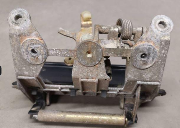 Audi 80 B4 1991-1994 sedan 1.9 TDI diesel MT 66 kW 1997  Kľučka zadnej kapoty vonkajšia