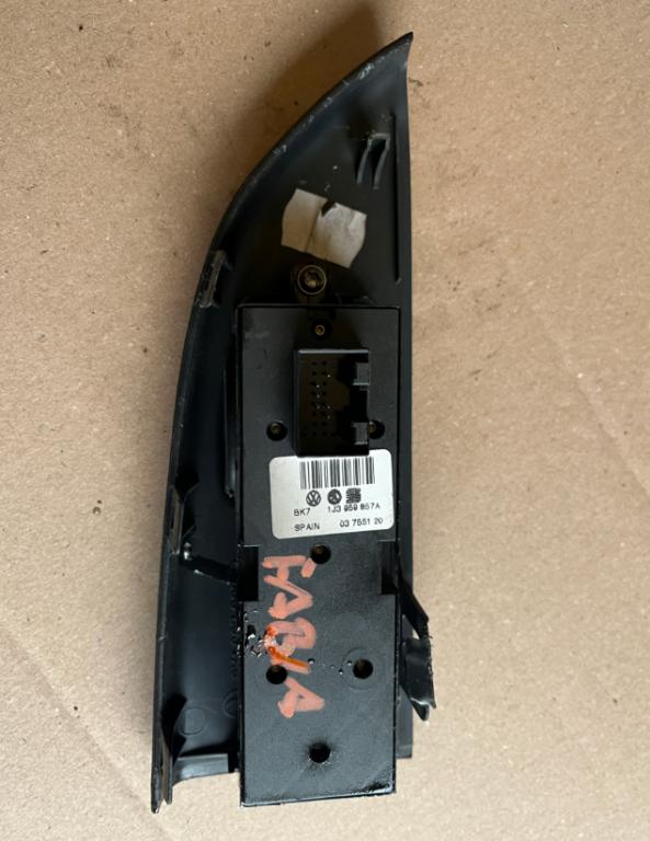 Skoda Fabia I 1999-2007 hatchback 1.4 petrol MT 44 kW Prepínač ovládania okna predný ľavý 1J3959857A