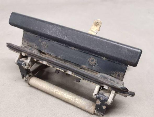 Audi 80 B4 1991-1994 sedan 1.9 TDI diesel MT 66 kW 1997  Kľučka zadnej kapoty vonkajšia