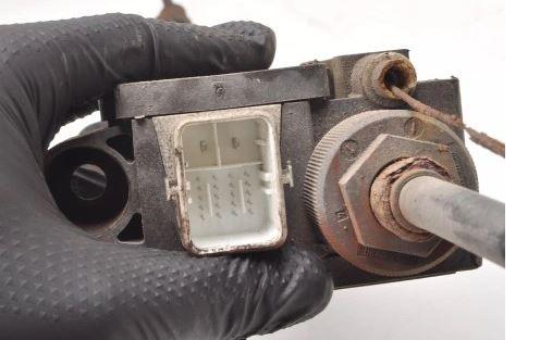 Citroen C5 II 2008-2017 sedan 2.0 HDI diesel AT 133 kW 2016  Ručná brzda elektrická 9687473180