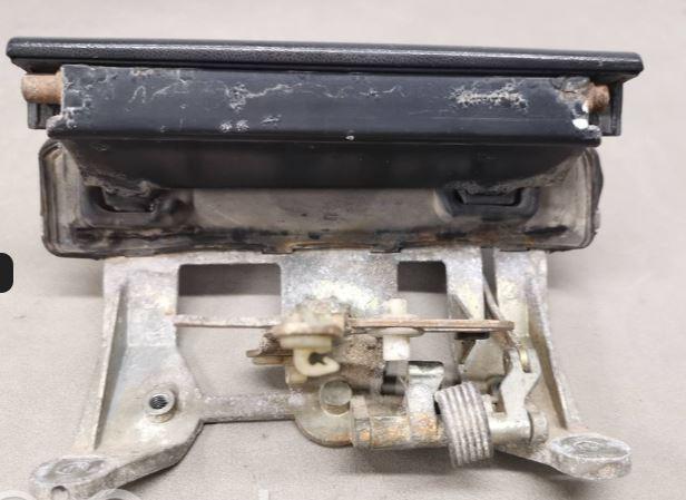 Audi 80 B4 1991-1994 sedan 1.9 TDI diesel MT 66 kW 1997  Kľučka zadnej kapoty vonkajšia