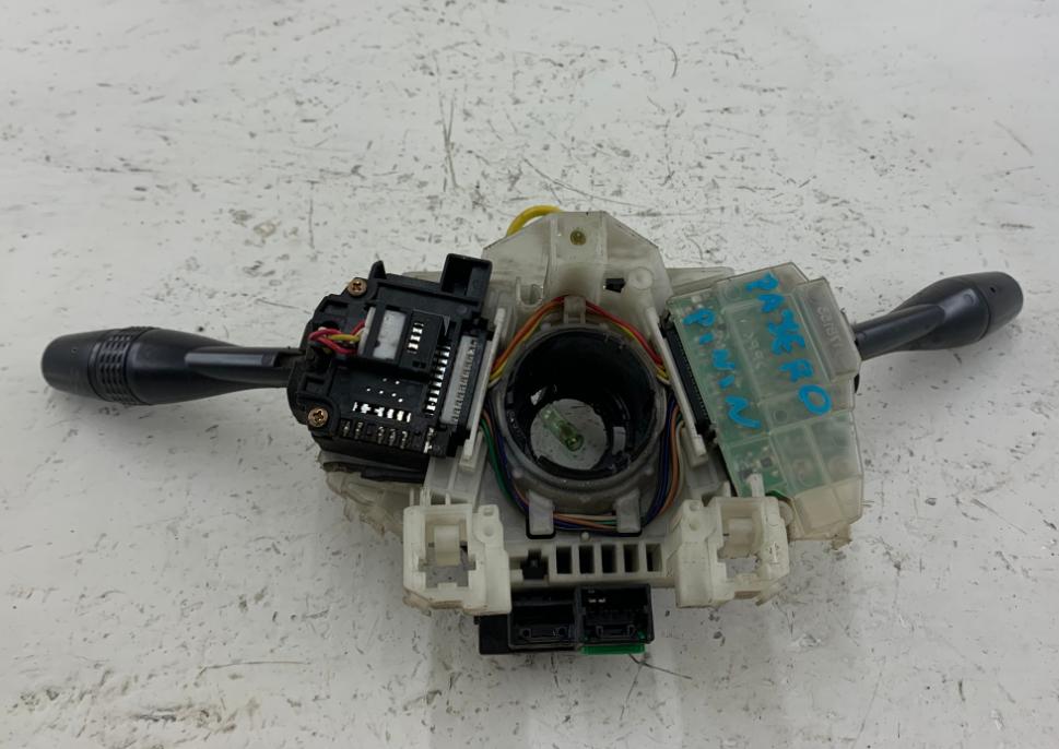 Mitsubishi Pajero Pinin 1998-2007 hatchback 1.8 petrol MT 84 kW 2002  Prepínacie páčky pod volantom