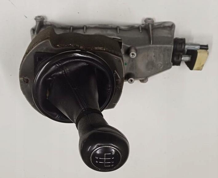 Audi A2 hatchback 1.4 16v petrol AUA MT 55 kW  Rýchlostná páka (kulisa) 8Z0711246A