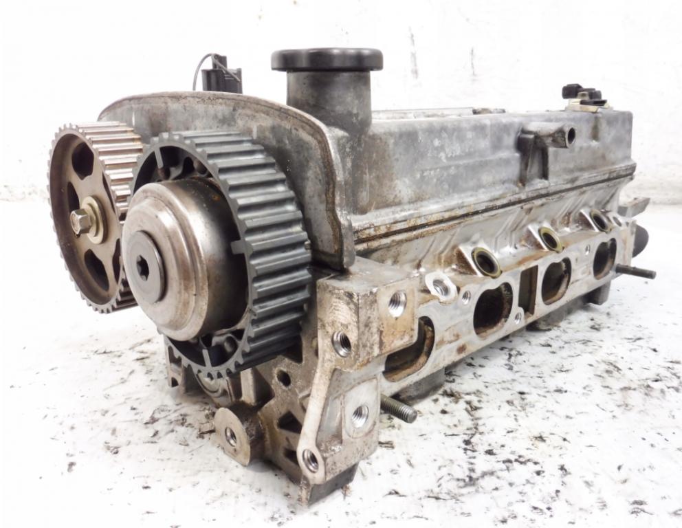 Ford Puma hatchback 1.7 16v petrol MT 92 kW  Hlava valcov