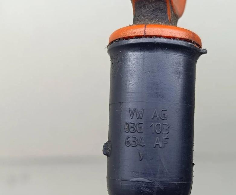 Volkswagen Passat B6 2005-2010 combi 2.0 TDI diesel MT 103 kW 2007  Mierka hladiny oleja 03G103634AF