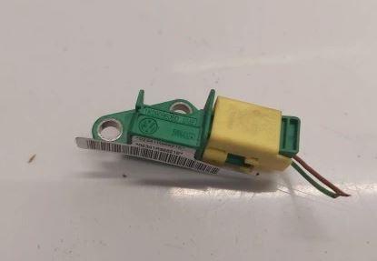 Volkswagen Golf V 2003-2009 hatchback 1.4 16v petrol MT 55 kW 2004  Snímač nárazu 1K0909606D 5KW43273