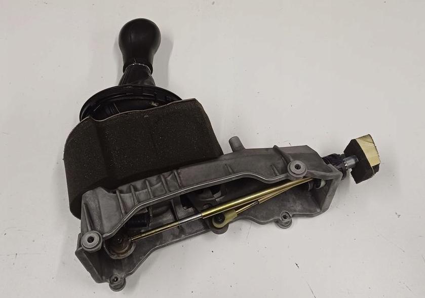 Audi A2 hatchback 1.4 16v petrol AUA MT 55 kW  Rýchlostná páka (kulisa) 8Z0711246A