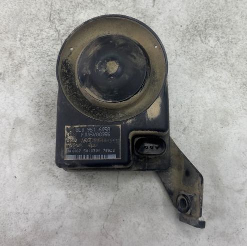 Audi A4 B7 2004-2008 combi 1.9 TDI diesel MT 85 kW 2008  Klaksón (siréna) 8L0951605A F005V00356