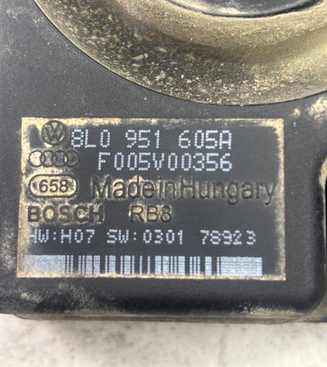 Audi A4 B7 2004-2008 combi 1.9 TDI diesel MT 85 kW 2008  Klaksón (siréna) 8L0951605A F005V00356