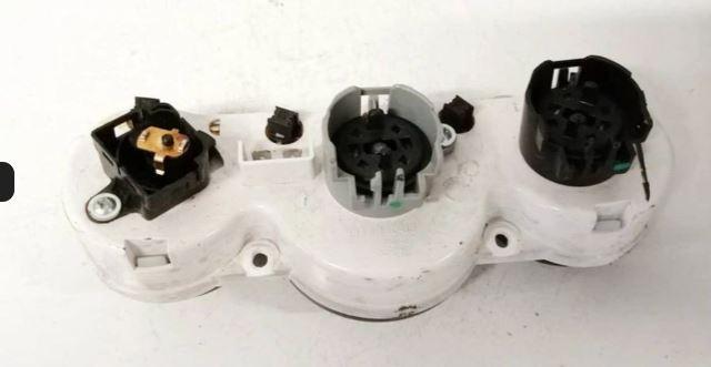 Ford Focus Mk1 1998-2004 combi 1.6 16v petrol MT 74 kW 2004  Panel kúrenia/klimatizácie 98ab18c419ae