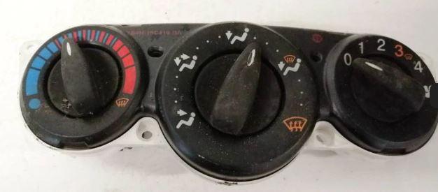 Ford Focus Mk1 1998-2004 combi 1.6 16v petrol MT 74 kW 2004  Panel kúrenia/klimatizácie 98ab18c419ae