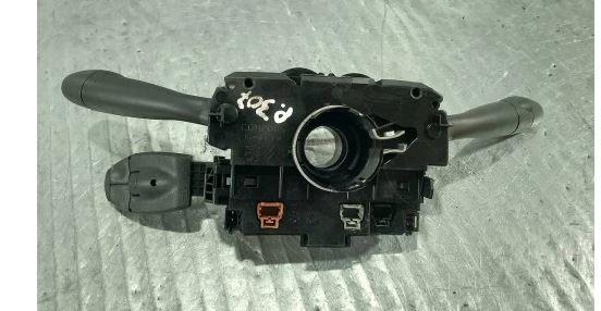 Peugeot 307 combi 1.6 HDI diesel MT 66 kW 2008  Prepínacie páčky pod volantom 96628729XT